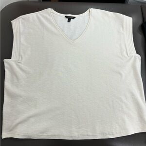 NWOT Banana Republic Size Large Sleeveless V Neck Light Sweater